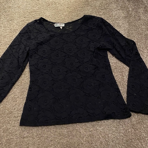 Sheer lace fitted top - Picture 2 of 4